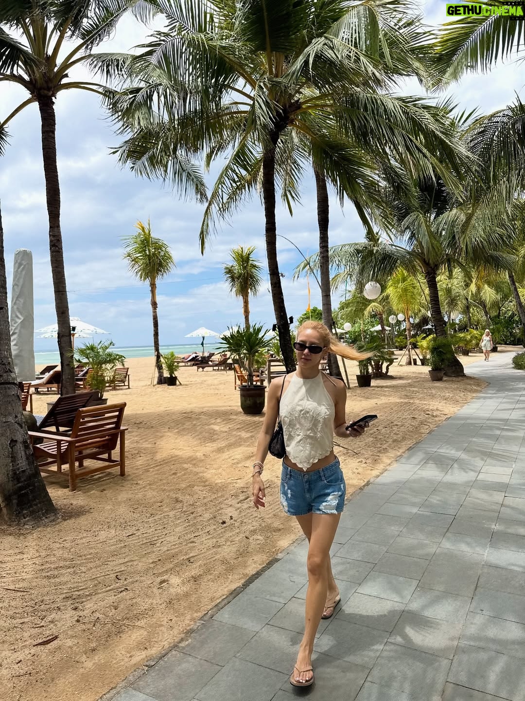 Hyoyeon - 267.5K Likes - 🤎🤎🤎
.
여기는 📍SANUR
.
.
#bali #sanur
#thepavilionsbali
