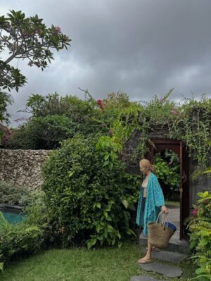 Hyoyeon Instagram - 🤎🤎🤎
.
여기는 📍SANUR
.
.
#bali #sanur
#thepavilionsbali