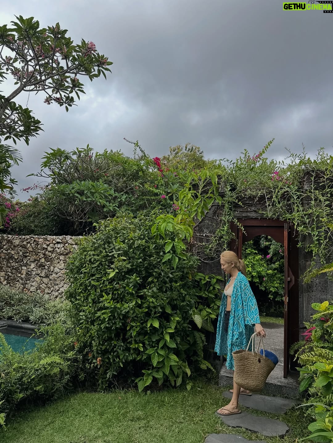 Hyoyeon - 267.5K Likes - 🤎🤎🤎
.
여기는 📍SANUR
.
.
#bali #sanur
#thepavilionsbali