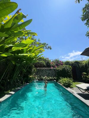 Hyoyeon Instagram - 🤎🤎🤎
.
여기는 📍SANUR
.
.
#bali #sanur
#thepavilionsbali