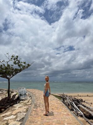 Hyoyeon Instagram - 🤎🤎🤎
.
여기는 📍SANUR
.
.
#bali #sanur
#thepavilionsbali