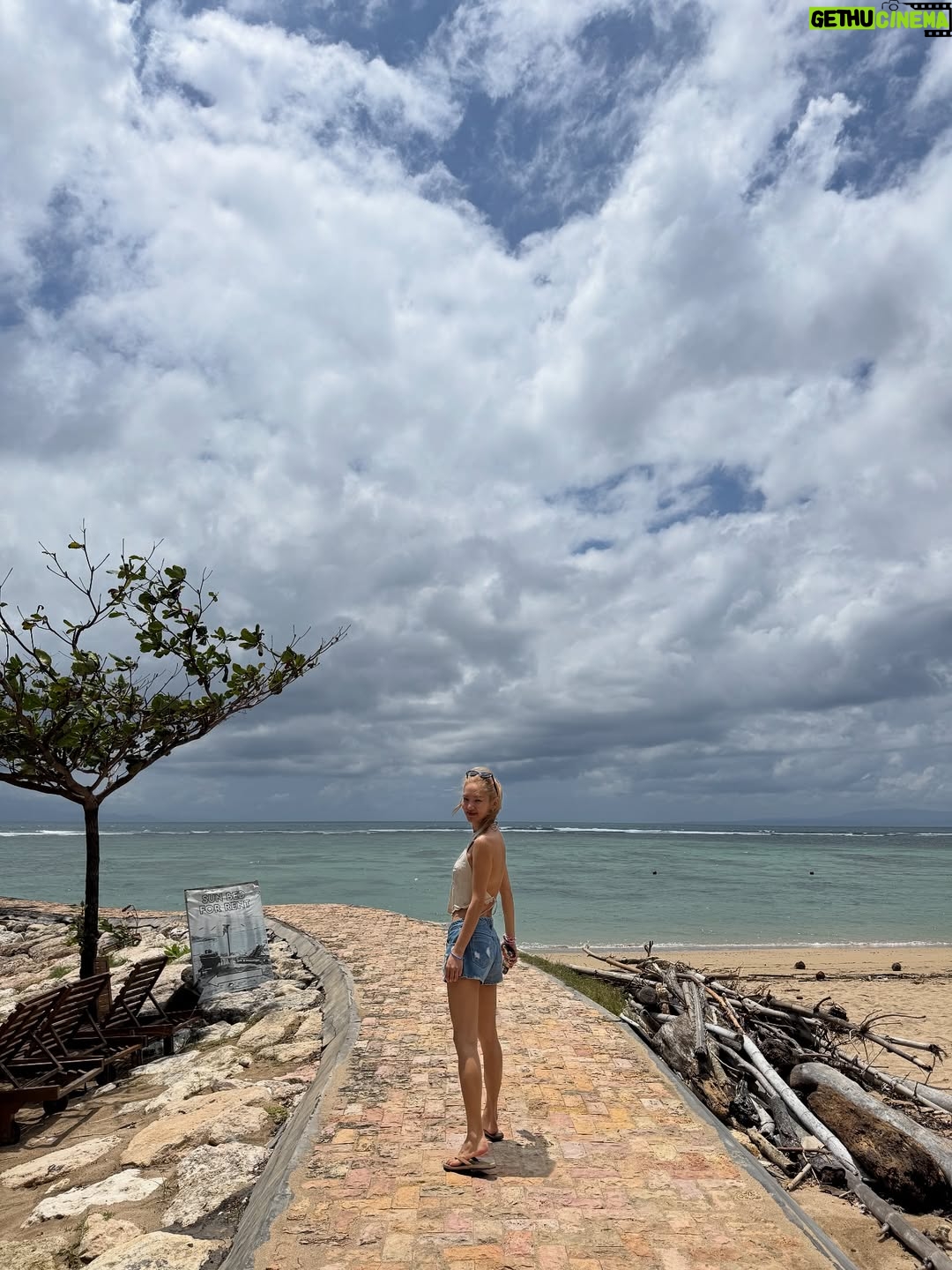 Hyoyeon - 267.5K Likes - 🤎🤎🤎
.
여기는 📍SANUR
.
.
#bali #sanur
#thepavilionsbali