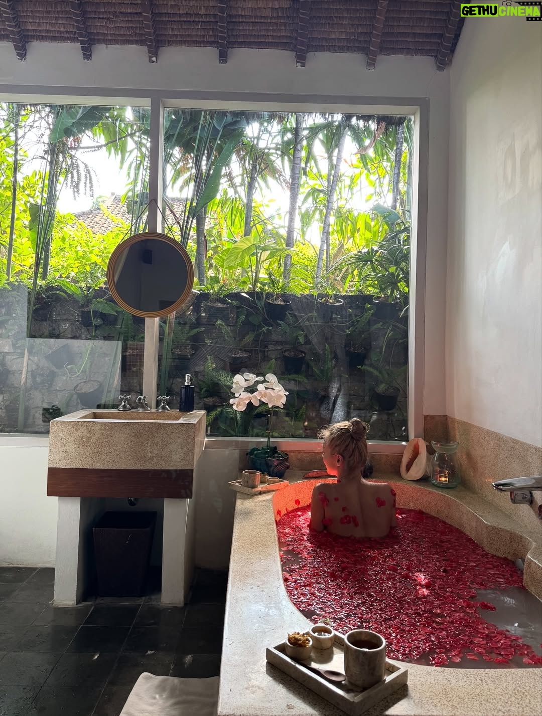 Hyoyeon - 267.5K Likes - 🤎🤎🤎
.
여기는 📍SANUR
.
.
#bali #sanur
#thepavilionsbali