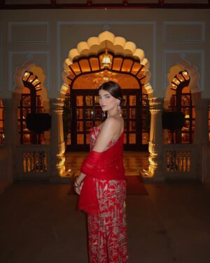 Ilisha Singh Kaurav Instagram - ready for thumkas💃🏻