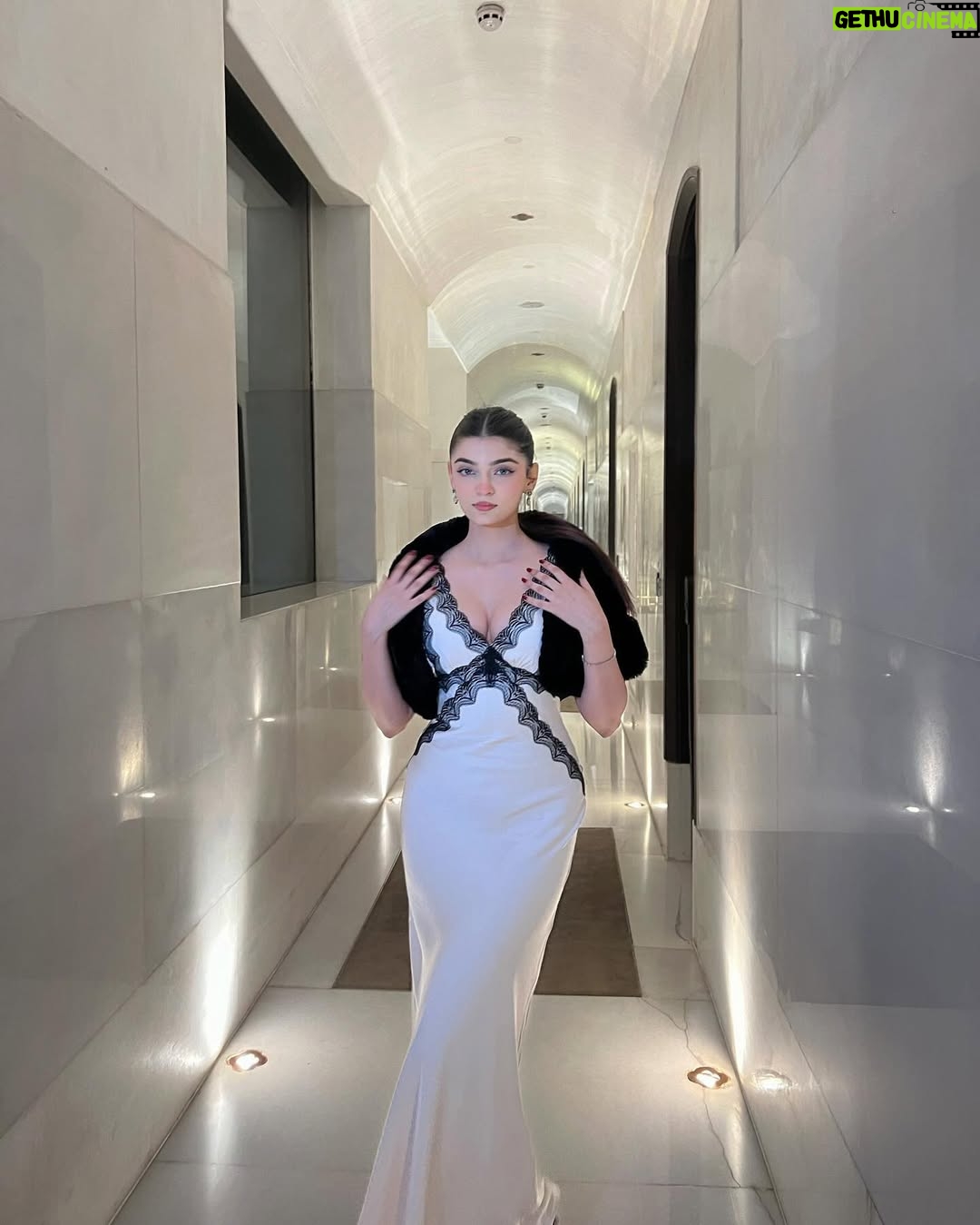 Ilisha Singh Kaurav - 36.3K Likes - not everyone can be📸🥂🤍

ₓₒₓₒ
