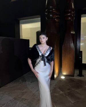 Ilisha Singh Kaurav Instagram - not everyone can be📸🥂🤍

ₓₒₓₒ