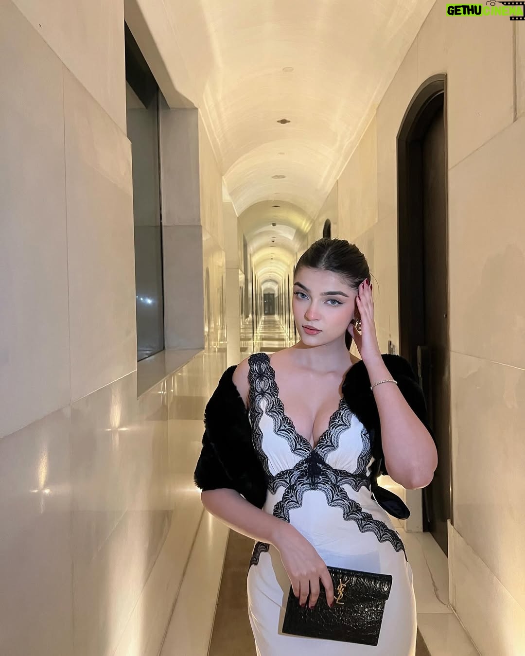 Ilisha Singh Kaurav - 36.3K Likes - not everyone can be📸🥂🤍

ₓₒₓₒ
