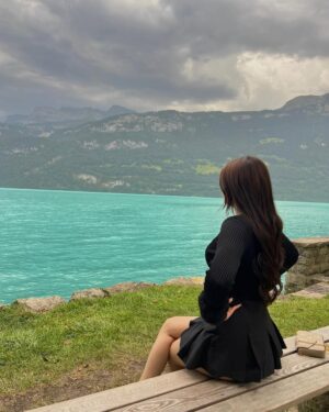 Ilisha Singh Kaurav Instagram - in a dream 🎻🩵🦢

.

.

#explorepage✨ #switzerland #lakebrienz #interlaken #travelblogger #outfitinspo #cardigan #fauxfur #fallfashion #winteroutfit #virtualstylist #bhfyp #miniskirt #black #ootd #wintervibes #gloomy #sky #outdoors #poses #luxury #europe #fypシ