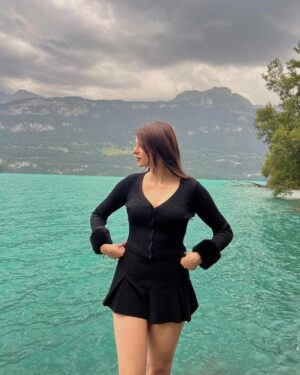 Ilisha Singh Kaurav Instagram - in a dream 🎻🩵🦢

.

.

#explorepage✨ #switzerland #lakebrienz #interlaken #travelblogger #outfitinspo #cardigan #fauxfur #fallfashion #winteroutfit #virtualstylist #bhfyp #miniskirt #black #ootd #wintervibes #gloomy #sky #outdoors #poses #luxury #europe #fypシ