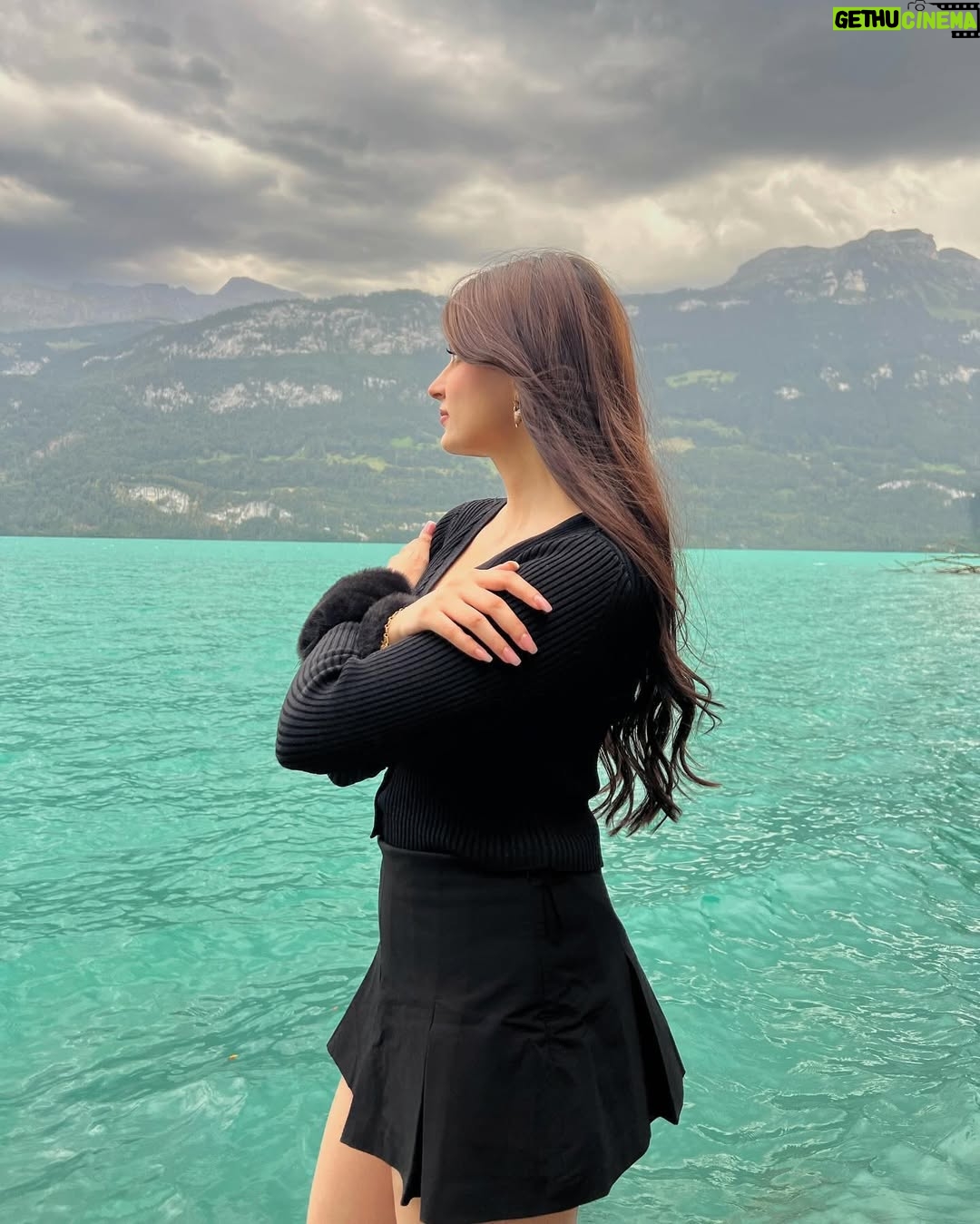 Ilisha Singh Kaurav - 102.9K Likes - in a dream 🎻🩵🦢

.

.

#explorepage✨ #switzerland #lakebrienz #interlaken #travelblogger #outfitinspo #cardigan #fauxfur #fallfashion #winteroutfit #virtualstylist #bhfyp #miniskirt #black #ootd #wintervibes #gloomy #sky #outdoors #poses #luxury #europe #fypシ