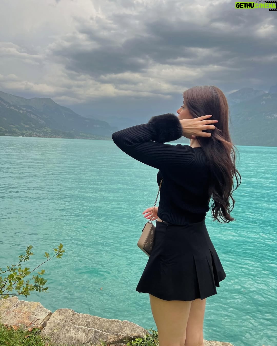 Ilisha Singh Kaurav - 102.9K Likes - in a dream 🎻🩵🦢

.

.

#explorepage✨ #switzerland #lakebrienz #interlaken #travelblogger #outfitinspo #cardigan #fauxfur #fallfashion #winteroutfit #virtualstylist #bhfyp #miniskirt #black #ootd #wintervibes #gloomy #sky #outdoors #poses #luxury #europe #fypシ