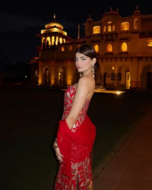 Ilisha Singh Kaurav Instagram - ready for thumkas💃🏻