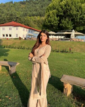 Ilisha Singh Kaurav Instagram - dilshad 🌳☁️🌼