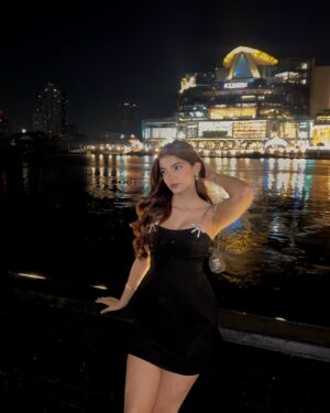Ilisha Singh Kaurav Instagram - a little black dress never fails