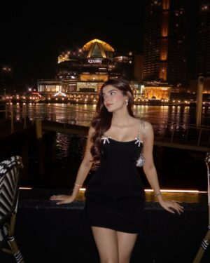 Ilisha Singh Kaurav Instagram - a little black dress never fails
