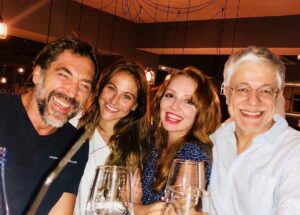 Ilithya Manzanilla Instagram - Festejando la vida y el arte! con nuestro querido maestro Juan Carlos Corazza.  Javier y Cristina, compañeros en este viaje de los que aprendí y disfruté mucho. Agradecida por tanto aprendizaje y crecimiento.🙏💕 #Chejov #Lagaviota #Trigorin #Arkadina #Nina.