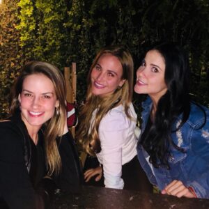 Ilithya Manzanilla Instagram - @altairjarabo  @evacedenor #laquitatedemicamara #laBonitaratón #lapulgarcita en noche feliz de despachitas🐹 miss you gordi @anabreco