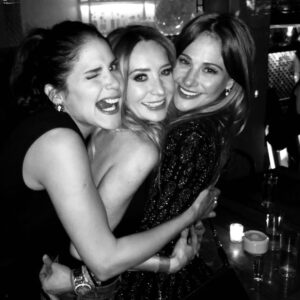 Ilithya Manzanilla Instagram - Las quieroooo @evacedenor @geraldinebazan #despachitos #love 💜💜💜🎉