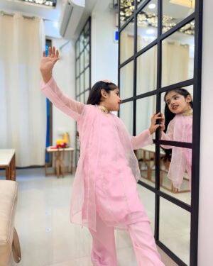 Inaaya Khan Instagram - Eid Al Adha Mubarak from Me & Mine 👭 ♥️

:

#twinning #eidaladha #2025 #motheranddaughter #love #happiness #inaayakhan #afshakhan