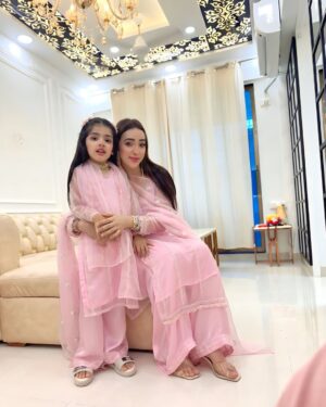 Inaaya Khan Instagram - Eid Al Adha Mubarak from Me & Mine 👭 ♥️

:

#twinning #eidaladha #2025 #motheranddaughter #love #happiness #inaayakhan #afshakhan