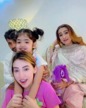Inaaya Khan Instagram - Happiest birthday ABBA 🎂👨‍👩‍👧‍👧 
We love you very much ...specially @inaaya.khan17 for her u r the father figure for her since birth ... ALLAH har khushiyan aur lambi hayaati de tumko .... AMEEN 🤲♥️ SUMMA AMEEN 😘🤗

:

#happybirthday #love #abba #family #lifelines #inaayakhan #ajazkhan #tabassumkhan #afshakhan
