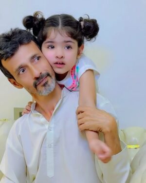 Inaaya Khan Instagram - Happiest birthday ABBA 🎂👨‍👩‍👧‍👧 
We love you very much ...specially @inaaya.khan17 for her u r the father figure for her since birth ... ALLAH har khushiyan aur lambi hayaati de tumko .... AMEEN 🤲♥️ SUMMA AMEEN 😘🤗

:

#happybirthday #love #abba #family #lifelines #inaayakhan #ajazkhan #tabassumkhan #afshakhan