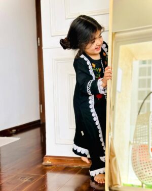Inaaya Khan Instagram - JUMMAH MUBARAK ♥️🤲 

:

Please remember me and my family in ur dua 🤲😇♥️

:

#mashallah #friday #salwarsuits #blackdress #cutie #inaayakhan
