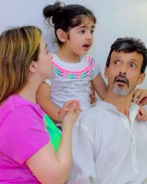 Inaaya Khan Instagram - Happiest birthday ABBA 🎂👨‍👩‍👧‍👧 
We love you very much ...specially @inaaya.khan17 for her u r the father figure for her since birth ... ALLAH har khushiyan aur lambi hayaati de tumko .... AMEEN 🤲♥️ SUMMA AMEEN 😘🤗

:

#happybirthday #love #abba #family #lifelines #inaayakhan #ajazkhan #tabassumkhan #afshakhan