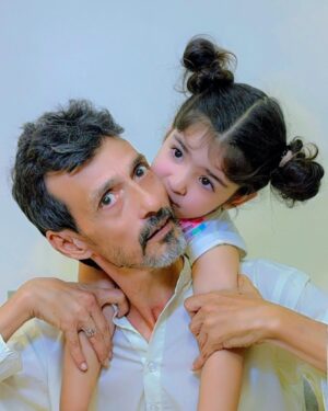 Inaaya Khan Instagram - Happiest birthday ABBA 🎂👨‍👩‍👧‍👧 
We love you very much ...specially @inaaya.khan17 for her u r the father figure for her since birth ... ALLAH har khushiyan aur lambi hayaati de tumko .... AMEEN 🤲♥️ SUMMA AMEEN 😘🤗

:

#happybirthday #love #abba #family #lifelines #inaayakhan #ajazkhan #tabassumkhan #afshakhan