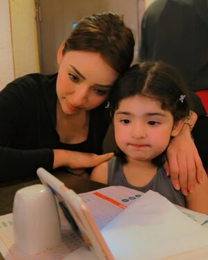 Inaaya Khan Instagram - Happy mothers day ♥️
I am very small to write anything 🥰 plz see the pictures and feel the moments 🥰
@afshaa_khan_ @tabassum198 
:

#inaayakhan #afshakhan