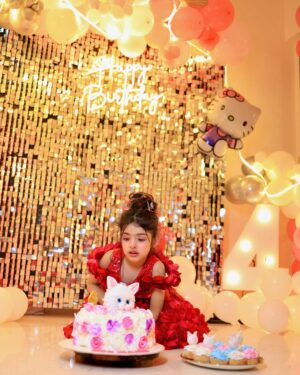 Inaaya Khan Instagram - You were really cute when you were age one ,now you are 4 times cuter than then .. HAPPY BIRTHDAY MY HEART @inaaya.khan17 ♥️
Mumma Love's You The Most 😘🌍👑

:

Plz say MashAllah 😇 

:

#4yearsold #birthday #love #motheranddaughter #happiness #mashallah #inaayakhan #afshakhan