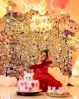 Inaaya Khan Instagram - You were really cute when you were age one ,now you are 4 times cuter than then .. HAPPY BIRTHDAY MY HEART @inaaya.khan17 ♥️
Mumma Love's You The Most 😘🌍👑

:

Plz say MashAllah 😇 

:

#4yearsold #birthday #love #motheranddaughter #happiness #mashallah #inaayakhan #afshakhan