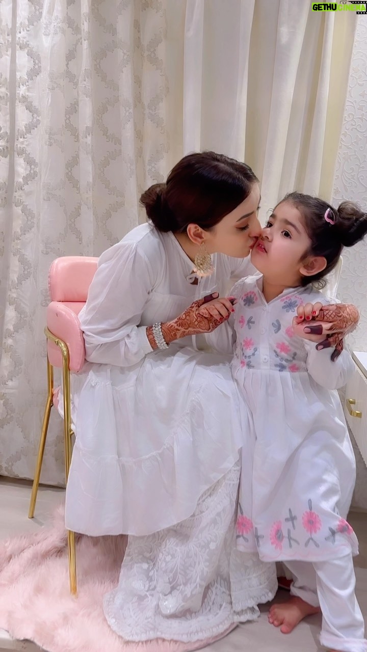 Inaaya Khan - 77.7K Likes - Hai chaand me bhi daag par na tujhme ek bhi ♥️ meri jaan @inaaya.khan17 😘 MASHALLAH ✨

:

#motherdaughter #love #mashallah #inaayakhan #afshakhan