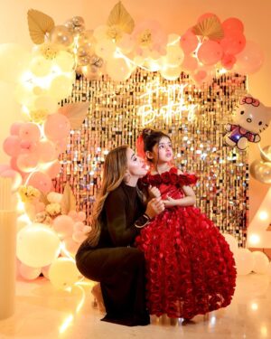 Inaaya Khan Instagram - You were really cute when you were age one ,now you are 4 times cuter than then .. HAPPY BIRTHDAY MY HEART @inaaya.khan17 ♥️
Mumma Love's You The Most 😘🌍👑

:

Plz say MashAllah 😇 

:

#4yearsold #birthday #love #motheranddaughter #happiness #mashallah #inaayakhan #afshakhan