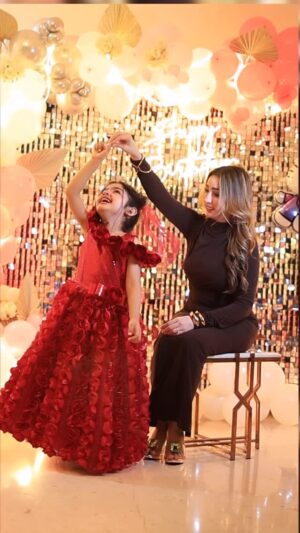 Inaaya Khan Instagram - Happy 4th Birthday My Jaan @inaaya.khan17 ♥️🎂🎉👭
Cant Believe time is running so fast and feels like yesterday the day whn i held u in my arms for the first time ... 
May ALLAH give you good health and all The Happiness In Life ... I Love You More Than Anything In This World Till My Last Breath .. Love You Meri Jaan .. 🌍😘💯

:

#17december #happybirthday #4yearsold #love #motherdaughter #inaayakhan #afshakhan