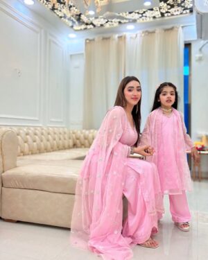 Inaaya Khan Instagram - Eid Al Adha Mubarak from Me & Mine 👭 ♥️

:

#twinning #eidaladha #2025 #motheranddaughter #love #happiness #inaayakhan #afshakhan