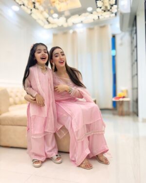 Inaaya Khan Instagram - Eid Al Adha Mubarak from Me & Mine 👭 ♥️

:

#twinning #eidaladha #2025 #motheranddaughter #love #happiness #inaayakhan #afshakhan