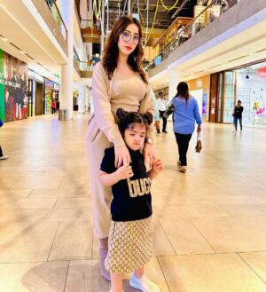 Inaaya Khan Instagram - Besties 👯‍♀️🥰♥️ MASHALLAH 😘

:

#motheranddaughter #love #bestie #goals #life #alhamdulillah #inaayakhan #afshakhan