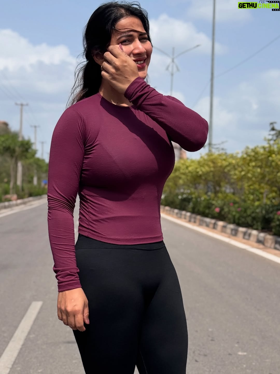 Inaya Sultana - 549.5K Likes - 🤷‍♀️