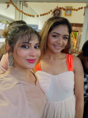 Inaya Sultana Instagram - Vennela aka @aditishankarofficial  congratulations 🥳 for the blockbuster many more blockbusters loading… most humble , hardworking , dedicated passionate , multitalented & most beautiful in and out my fav sweetheart loved working with you 

#bhairavam #vennela #movie #passion #cinemas #tfi
