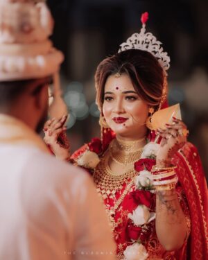 Indrani Das Instagram - WEDDING ✨
Avik & Indrani
Photography team: The Blooming Snaps
Editing & layout: @ronis.capture
For booking
Call : 7005677968
Whats app: 7005677968
•
#bengaliwedding #bengaliweddingphotography #bengalibridelook #agartalawedding #tripurawedding #thebloomingsnaps #agartalaphotographers #viralpost #canoneosr5 #canon