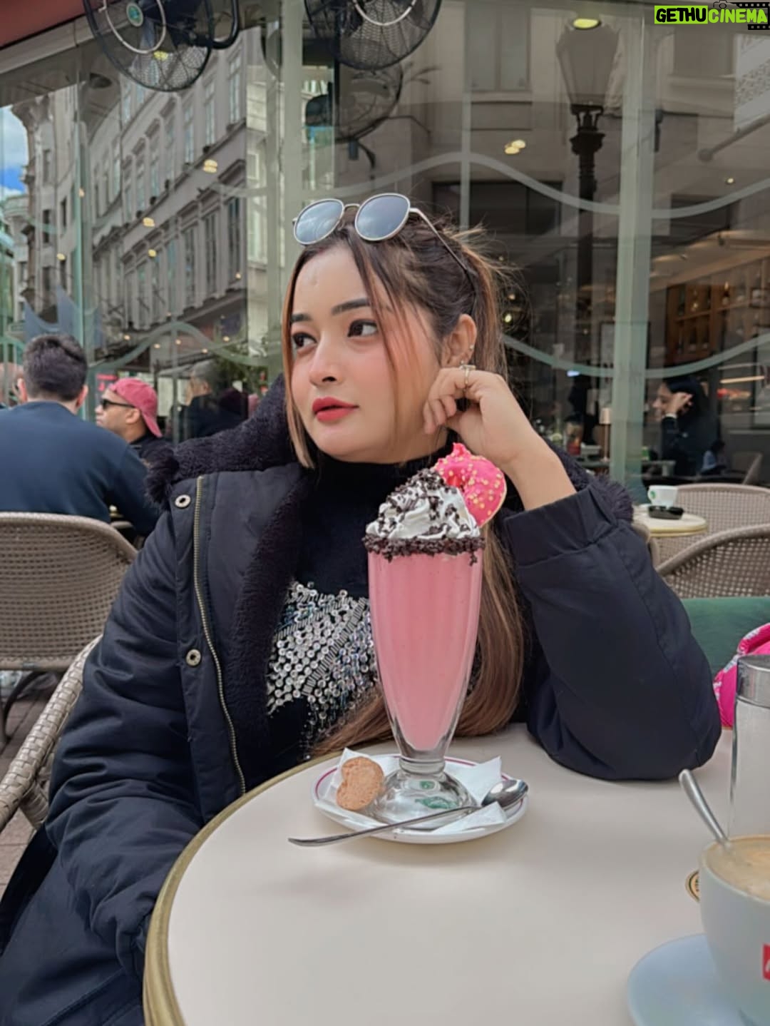 Indrani Das - 483 Likes - 🧿❤️🧿 #budapest #couplegoals❤️ #europe
