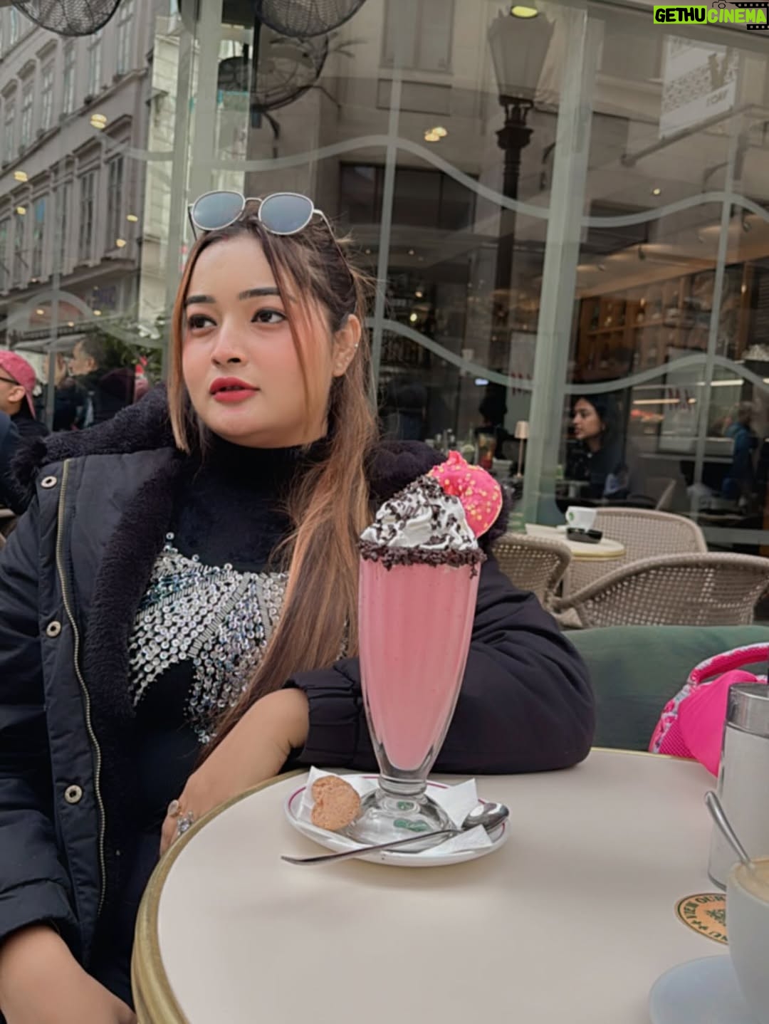 Indrani Das - 483 Likes - 🧿❤️🧿 #budapest #couplegoals❤️ #europe