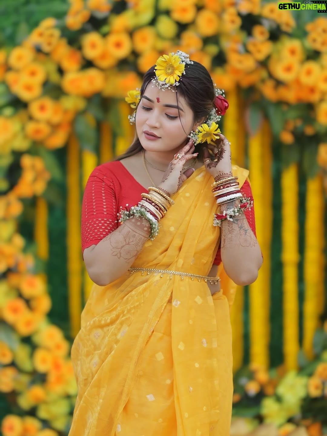 Indrani Das - 32.4K Likes - গায়ে হলুদ 🌼🌼 #insta #wedding #bangalianalove