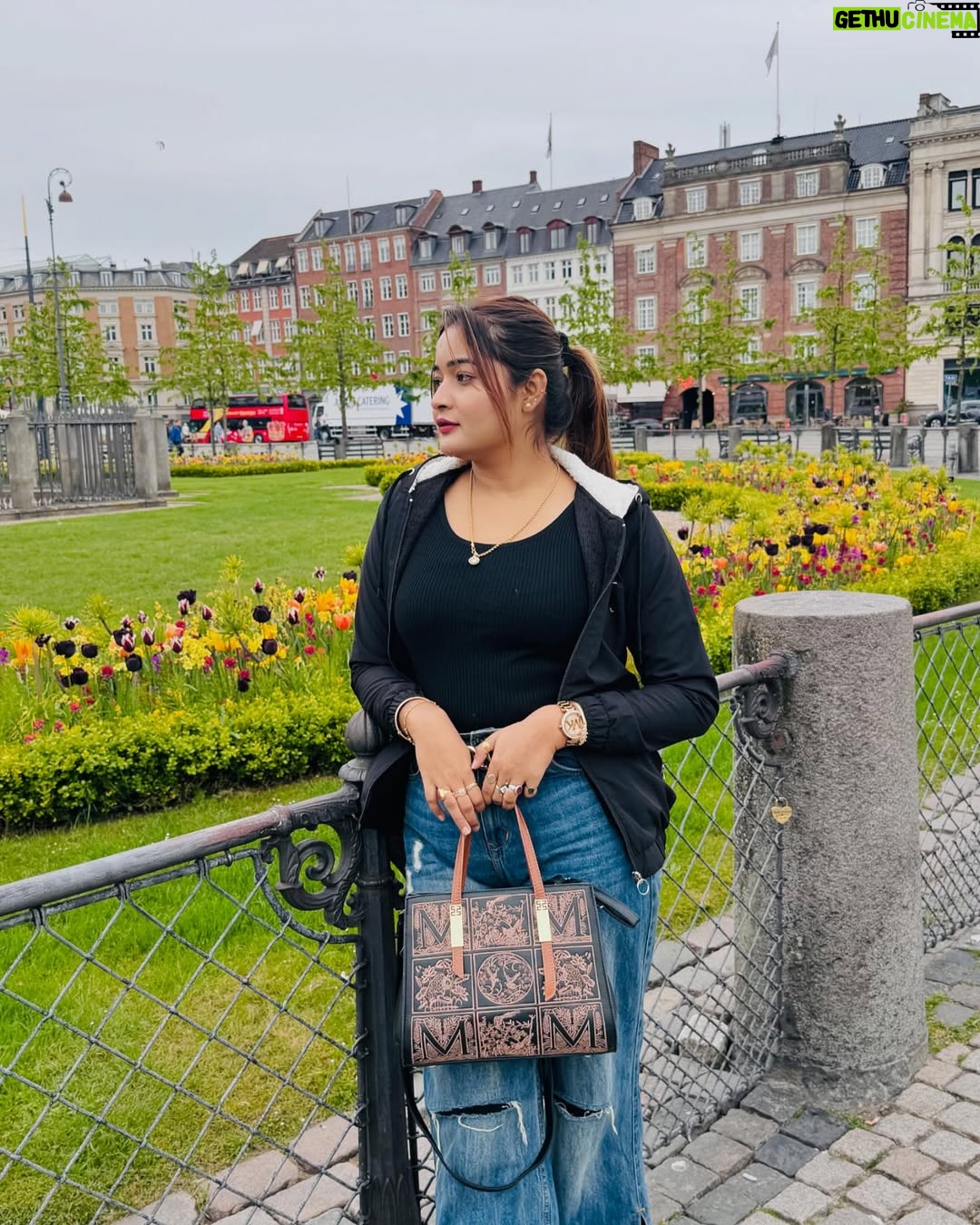 Indrani Das - 779 Likes - Copenhagen, Denmark 🇩🇰🇩🇰
#copenhagen🇩🇰 #denmark #travel #europe #european