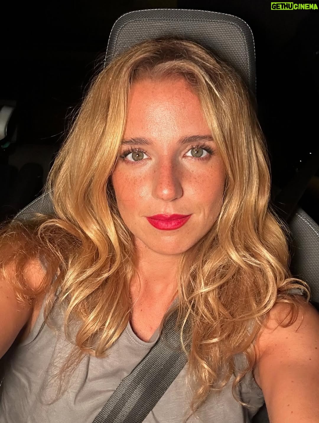 Inês Herédia - 3.1K Likes - Não há nada para ver aqui. Era só mesmo para os cabelos e make ups e kits épicos ficarem aqui para minha consulta posterior. Zero ilustrativo de life lately.
Obrigada, vou voltar ao estudo. 📚