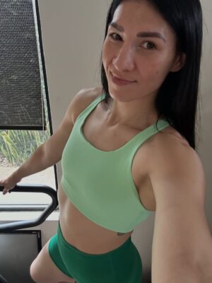 Irene Aldana Instagram - 💚 walkgreens