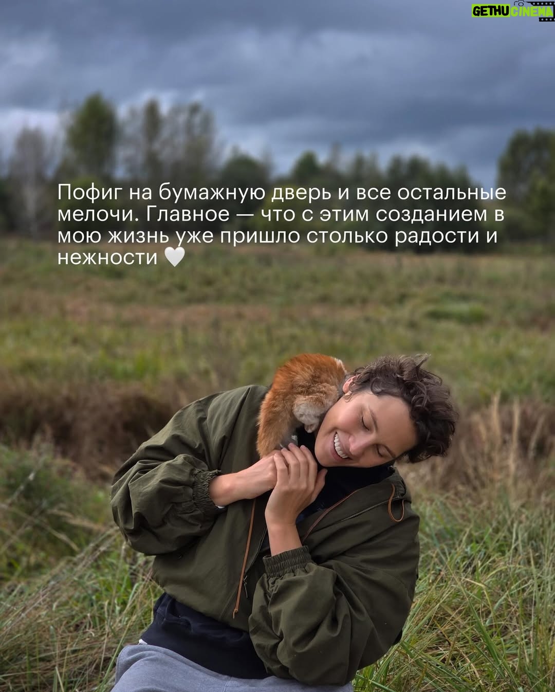 Irina Gorbacheva - 195.1K Likes - Есть прекрасная фраза Альберта Эйнштейна, которая попалась мне недавно: «Есть только два способа прожить жизнь. Первый — будто чудес не существует. Второй — будто кругом одни чудеса». Таким образом, «прожить жизнь как чудо» означает выбрать второй способ, воспринимая всё вокруг как чудо и живя в этом настроении 🙌🫂❤️‍🔥