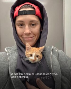 Irina Gorbacheva Instagram - Есть прекрасная фраза Альберта Эйнштейна, которая попалась мне недавно: «Есть только два способа прожить жизнь. Первый — будто чудес не существует. Второй — будто кругом одни чудеса». Таким образом, «прожить жизнь как чудо» означает выбрать второй способ, воспринимая всё вокруг как чудо и живя в этом настроении 🙌🫂❤️‍🔥
