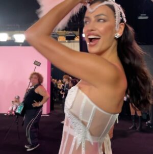Irina Shayk Instagram - Not your typical angel 😈❤️ @victoriassecret ❤️
